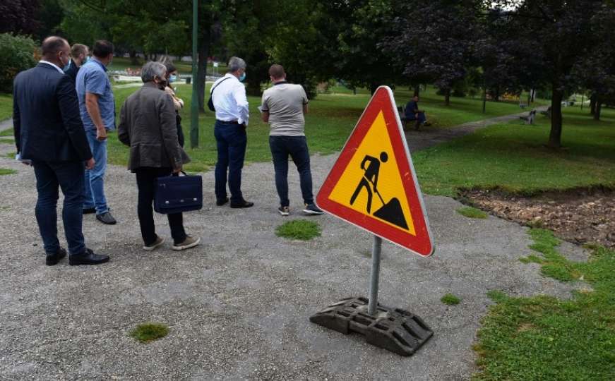 Započeli radovi na sanaciji pješačkih staza u Parku Kemala Montena